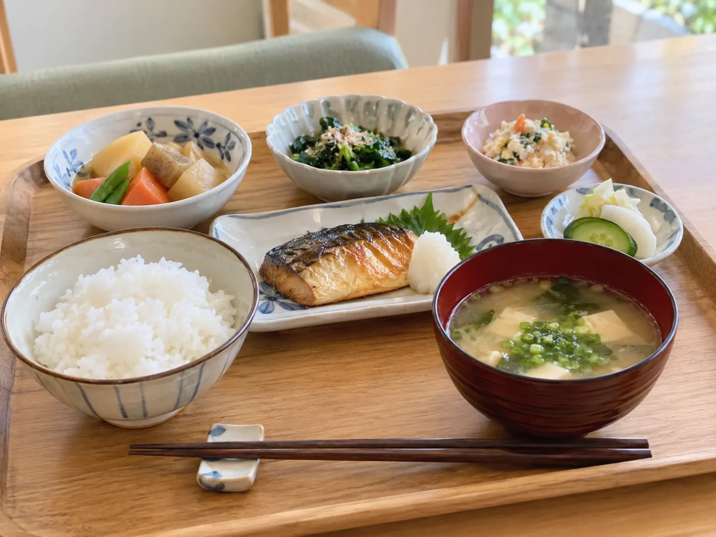 季節の食材を取り入れた家庭的な食事